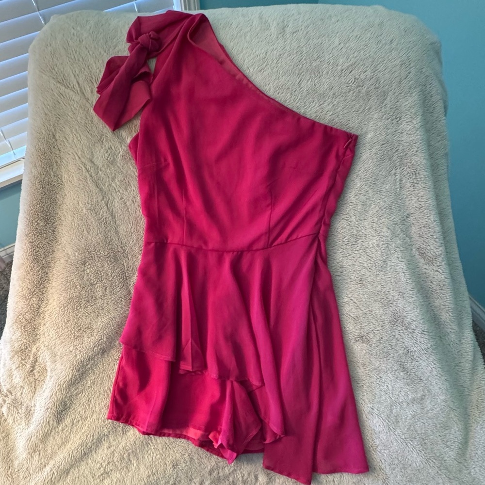 MISSGUIDED One Shoulder Shorts Romper Women’s 2 Hot Pink Flowy Ruffle Lined EUC
